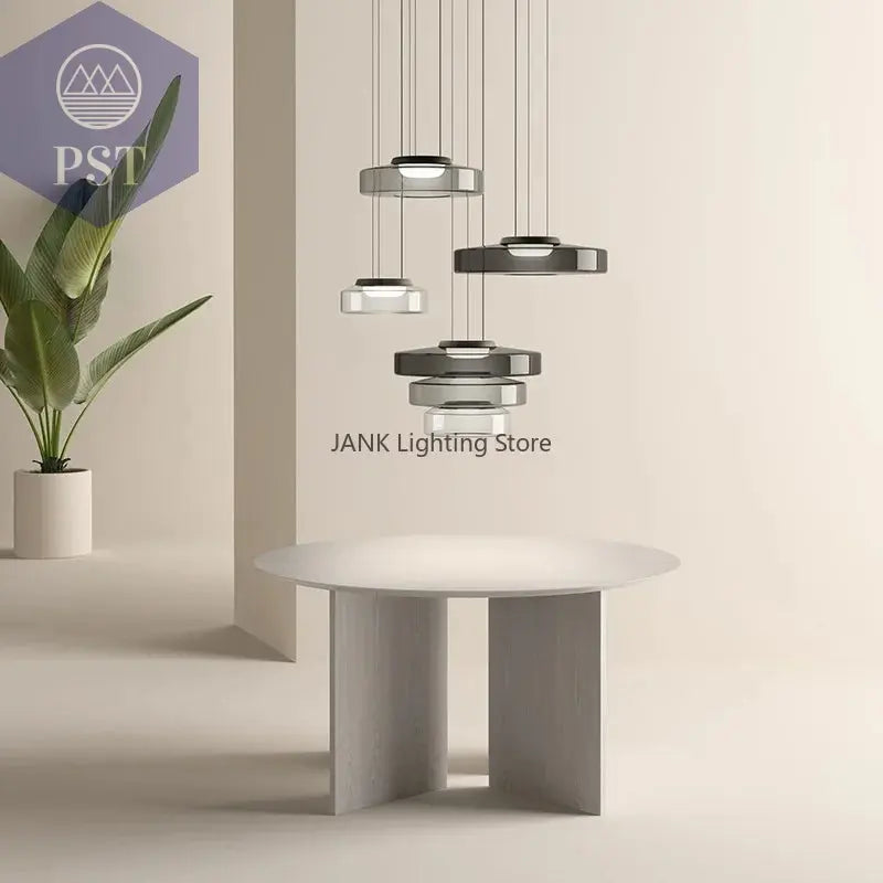 Elegante Glas-Chandelier für modernes Wohnen PST PS Tradings  PST PS Tradings  PST PS Tradings