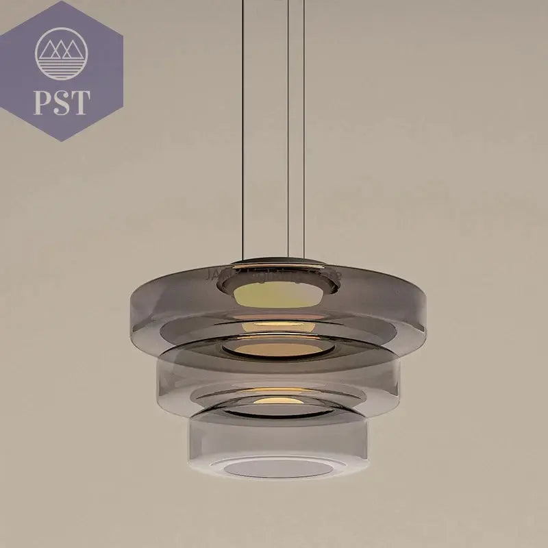 Elegante Glas-Chandelier für modernes Wohnen PST PS Tradings  PST PS Tradings  PST PS Tradings